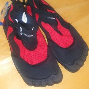 Childrens size 2/3 Swim shoes
